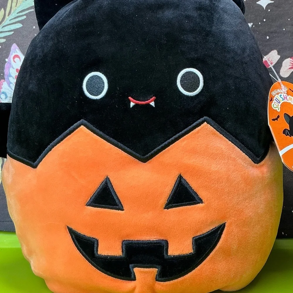 Squishmallows Halloween Plush Tote Emily the bat in a jack-o’-lantern NWT